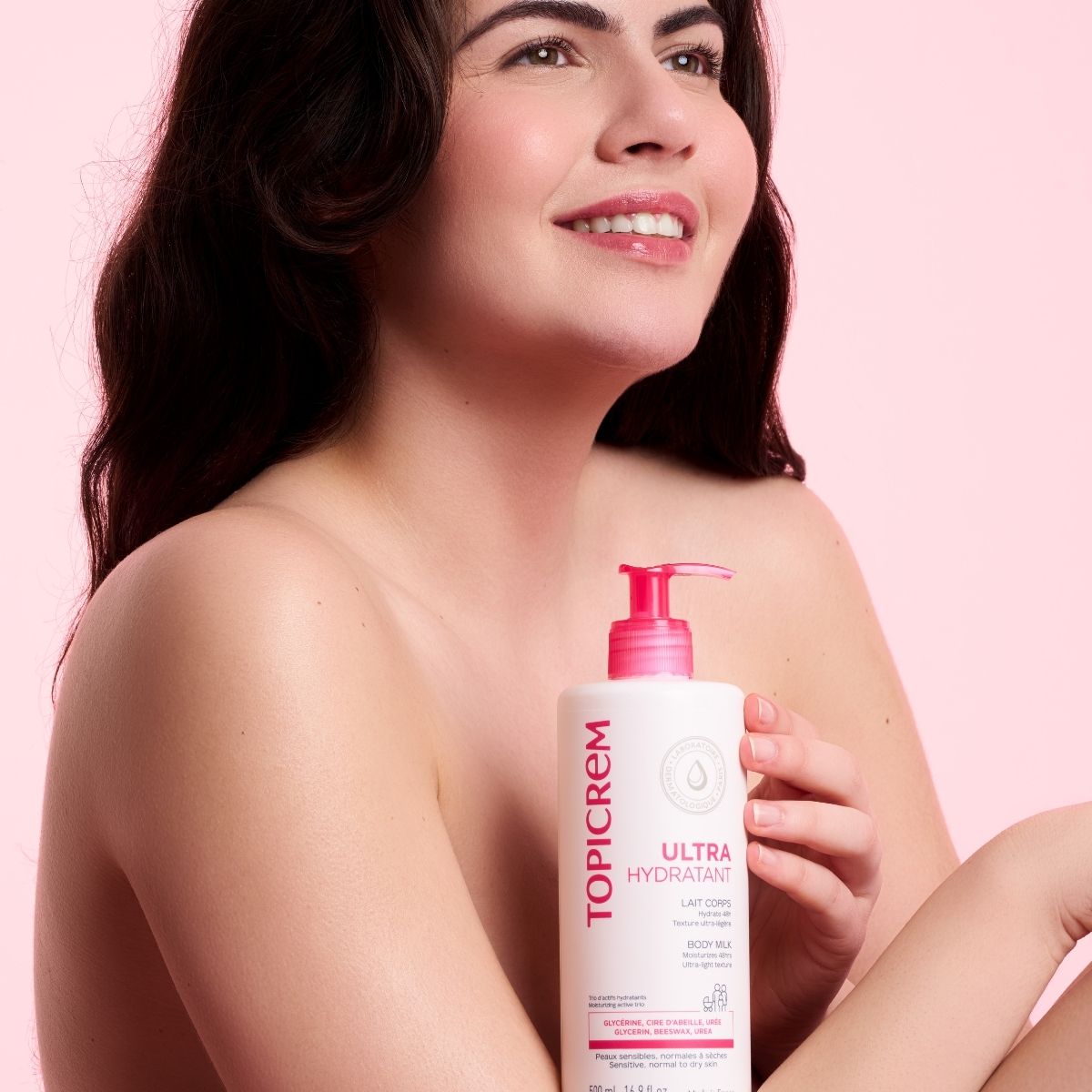 Topicrem Ultra Hydratant, smiling woman holding the pump bottle