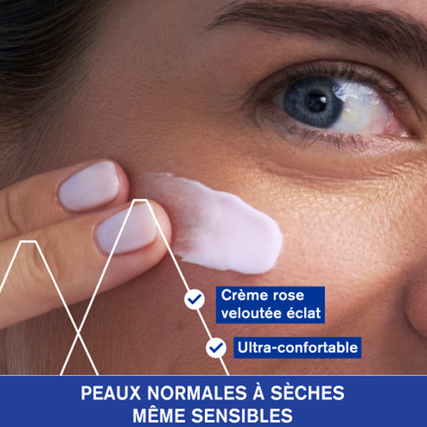 Uriage Age Absolu, pink cream applied to the cheek with text in French