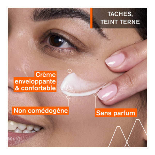 Uriage Dépiderm, applied to the face
