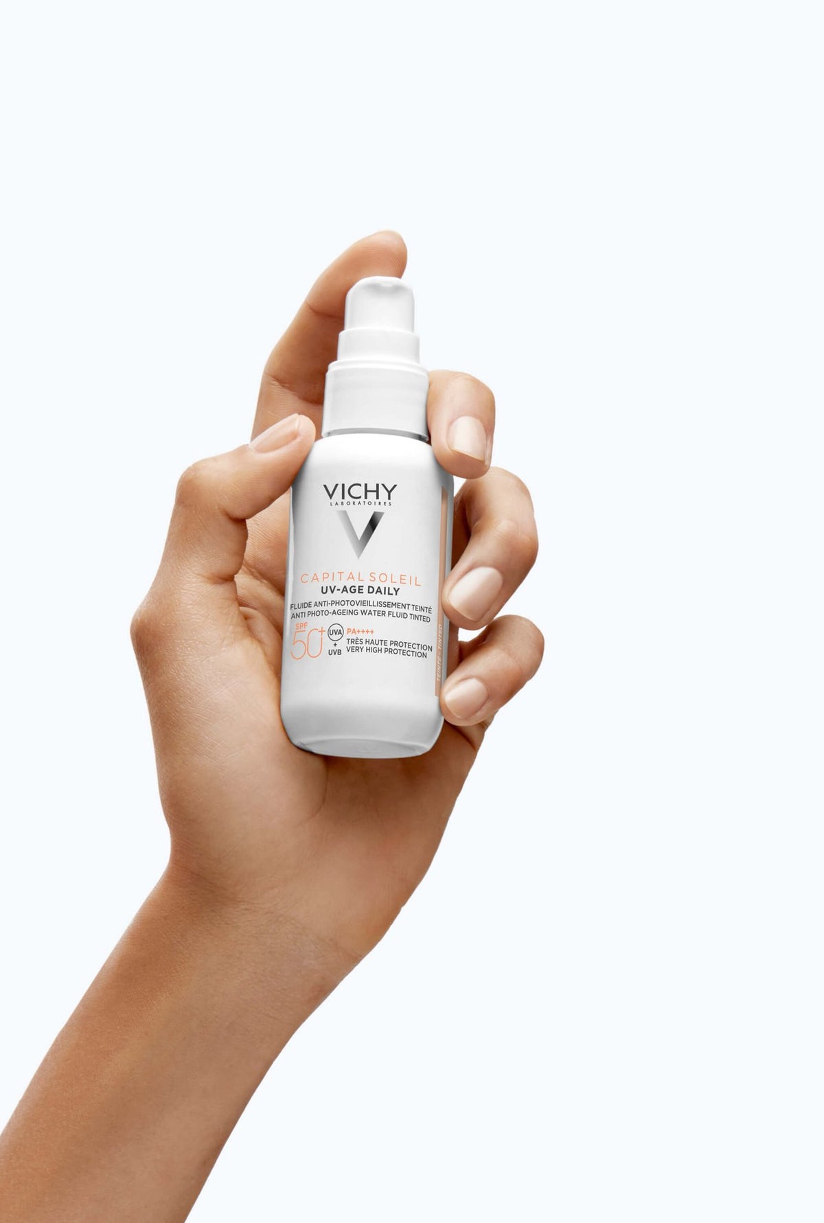 Vichy Capital Soleil, hand holding the pump bottle