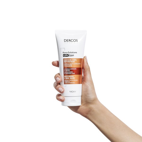 Vichy Dercos Kera-Solutions, hand holding the tube