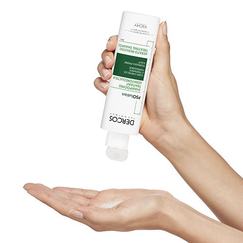 Vichy Dercos PSOlution, shampoo poured from the bottle into a palm