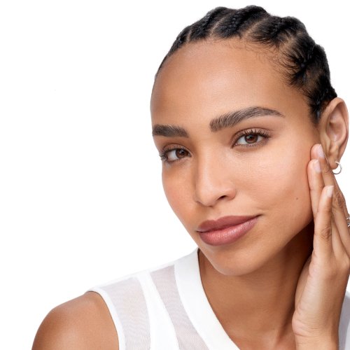 Vichy Liftactiv Specialist B3, woman with her hand on her cheek