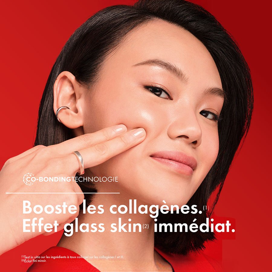 Vichy Liftactiv Collagen Specialist, smiling woman touching her cheek, text in French