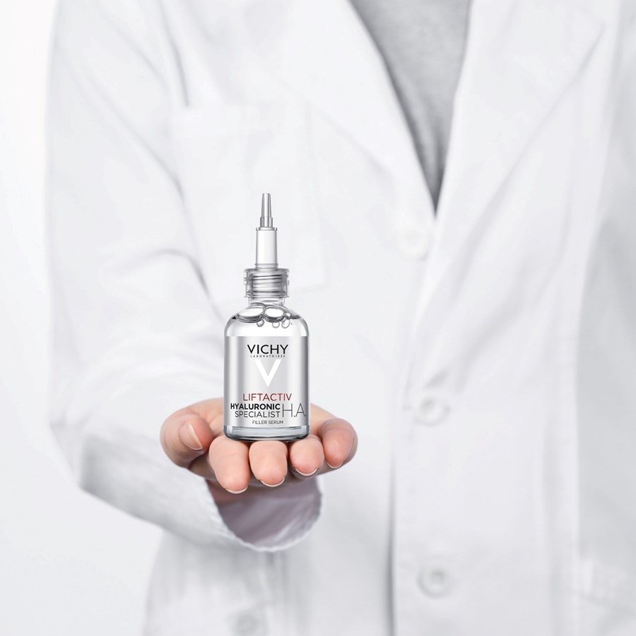 Vichy Liftactiv H.A., person in a white coat holding the bottle