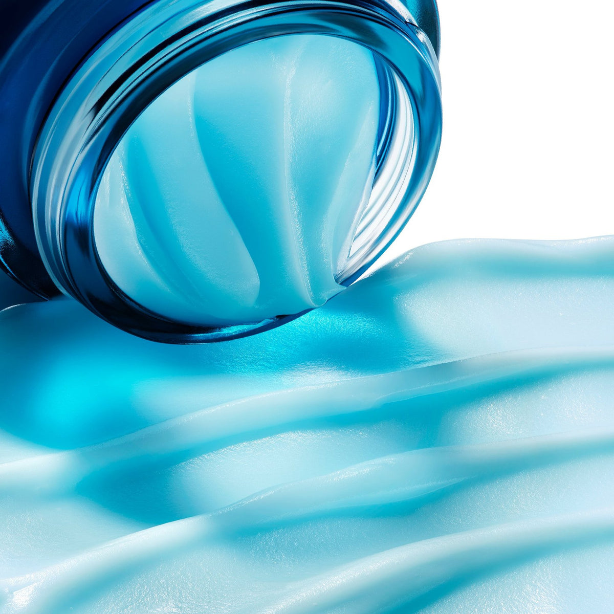 Vichy Minéral 89, close-up of the tilted jar with cream spilling out