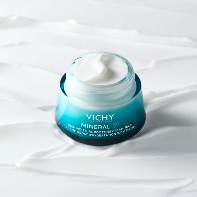 Vichy Minéral 89, open jar on a bed of cream
