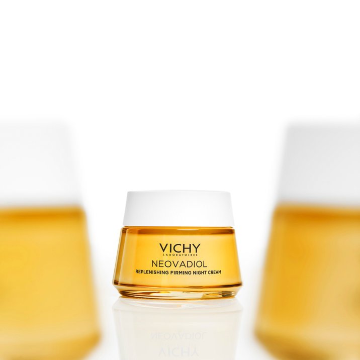 Vichy Neovadiol, front of the jar between two blurred jars