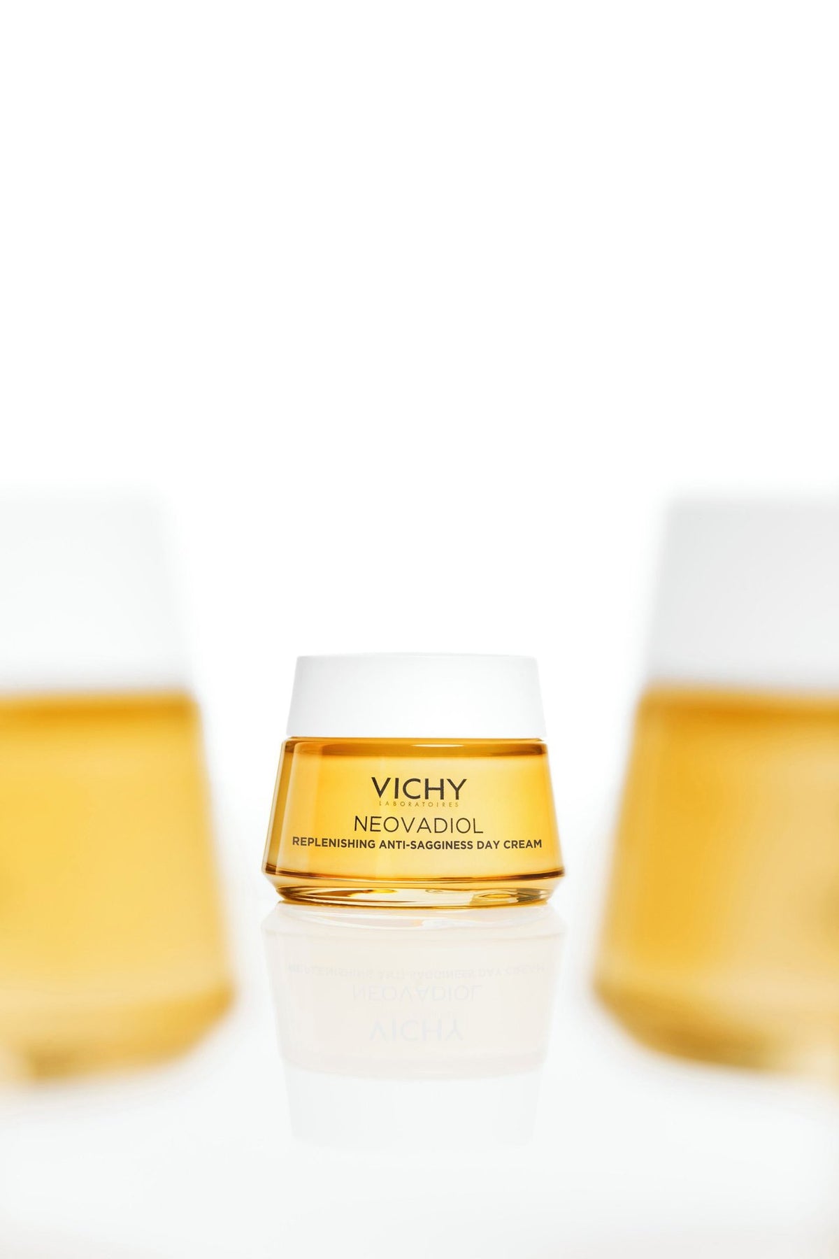 Vichy Neovadiol, front of the jar between two blurred jars