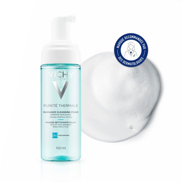 Vichy Pureté Thermale 150ml, pump bottle and foam swatch with a badge in French
