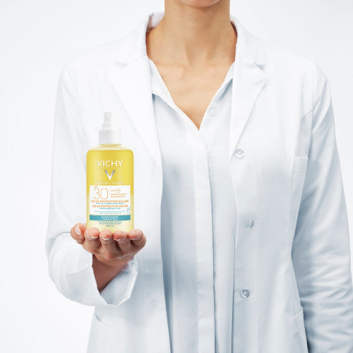 Vichy Idéal Soleil SPF 30 Hydrating Sun Protection Spray 200ml bottle, product close-up